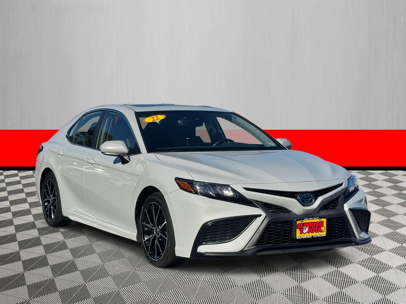 2022 Toyota Camry Hybrid SE — Sedan — 27,472 mi — Oakdale, NY