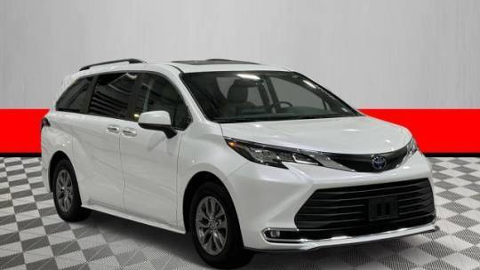 2023 Toyota Sienna XLE — Minivan — 16,068 mi — Oakdale, NY