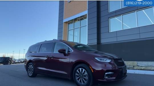 2021 Chrysler Pacifica Hybrid Touring L — Minivan — 93,987 mi — Platte City, MO