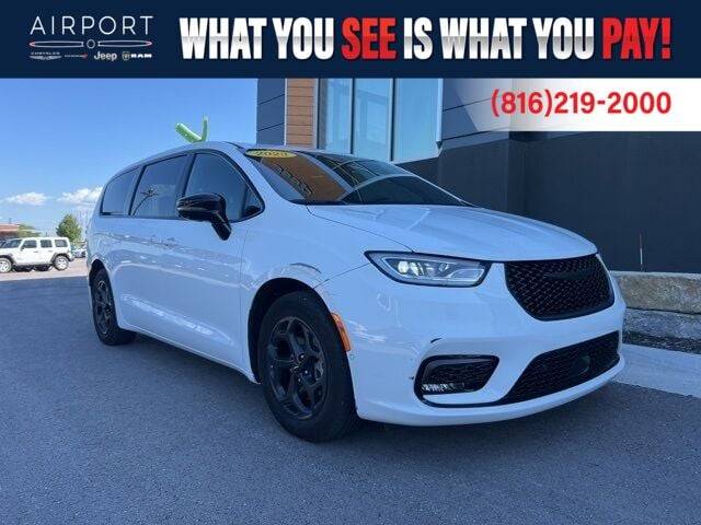 2023 Chrysler Pacifica Hybrid Limited — Minivan — 22,041 mi — Platte City, MO