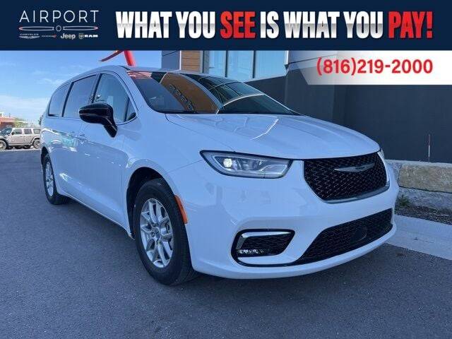 2024 Chrysler Pacifica Touring L — Minivan — 19,945 mi — Platte City, MO