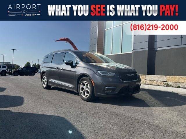 2023 Chrysler Pacifica Limited — Minivan — 67,878 mi — Platte City, MO
