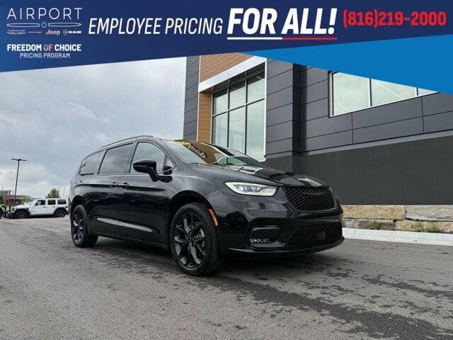 2021 Chrysler Pacifica Limited — Minivan — 66,558 mi — Platte City, MO