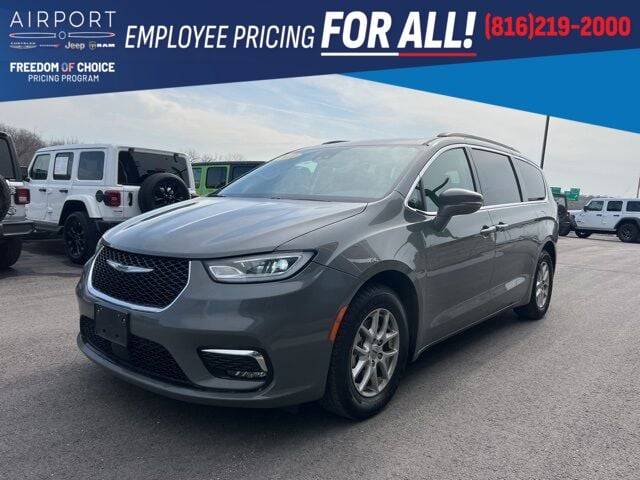 2022 Chrysler Pacifica Touring L — Minivan — 75,164 mi — Platte City, MO