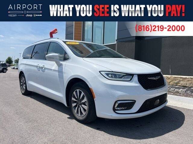 2021 Chrysler Pacifica Hybrid Touring L — Minivan — 77,281 mi — Platte City, MO