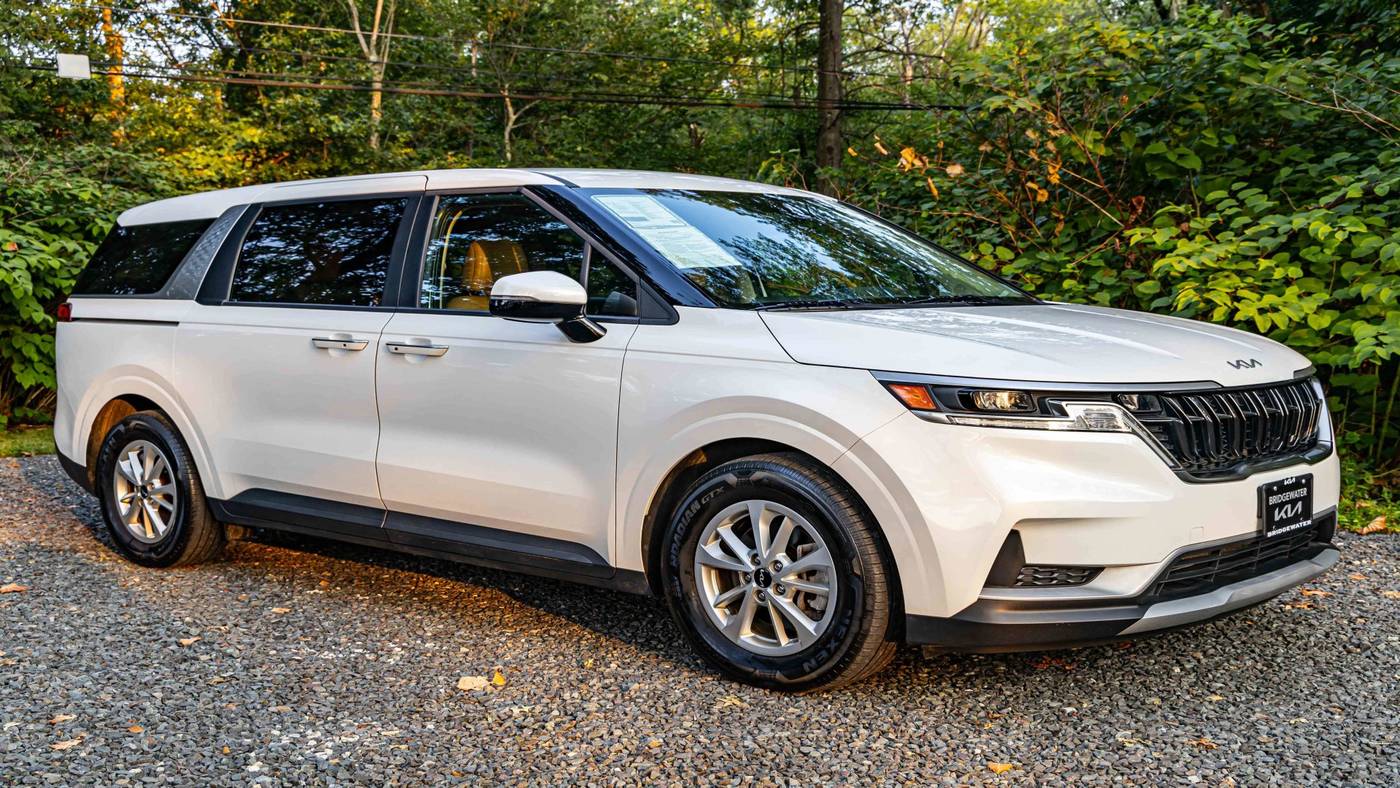 2024 Kia Carnival LXS — Minivan — 25,338 mi — Bridgewater, NJ