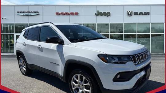 2023 Jeep Compass Latitude Lux — SUV — 3,877 mi — Middletown Road, RI