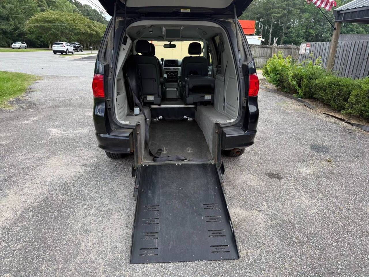 2011 Volkswagen Routan SE — Minivan — 212,156 mi — Virginia Beach, VA