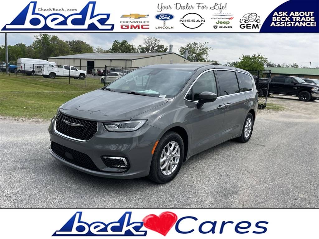 2023 Chrysler Pacifica Touring L — Minivan — 42,708 mi — Palatka, FL