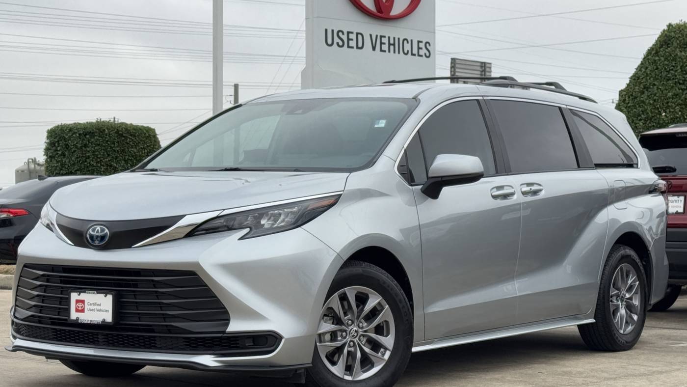 2024 Toyota Sienna LE — Minivan — 28,252 mi — Baytown, TX