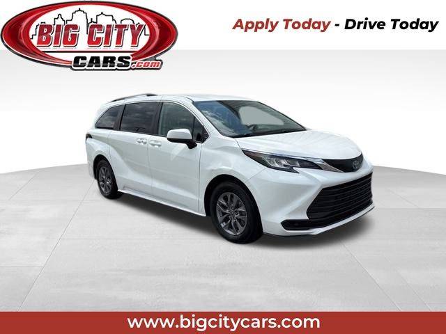2022 Toyota Sienna LE — Minivan — 83,534 mi — Fort Wayne, IN
