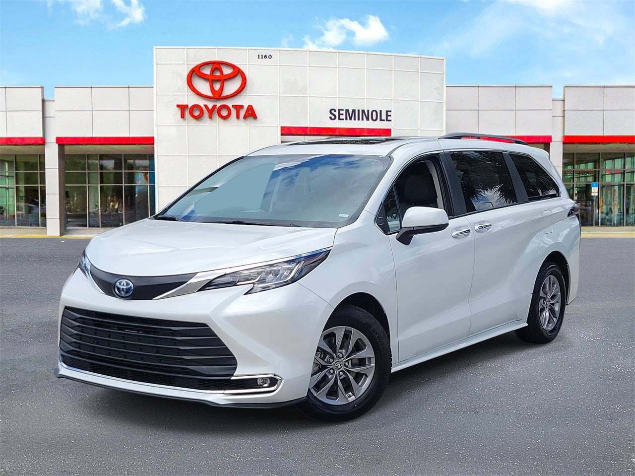 2023 Toyota Sienna XLE — Minivan — 55,275 mi — Sanford, FL