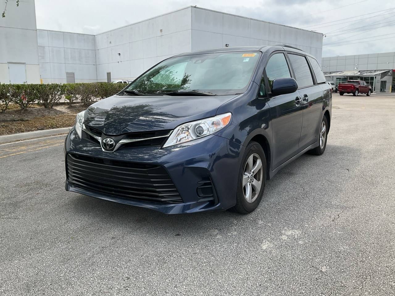 2019 Toyota Sienna LE — Minivan — 29,580 mi — Sanford, FL