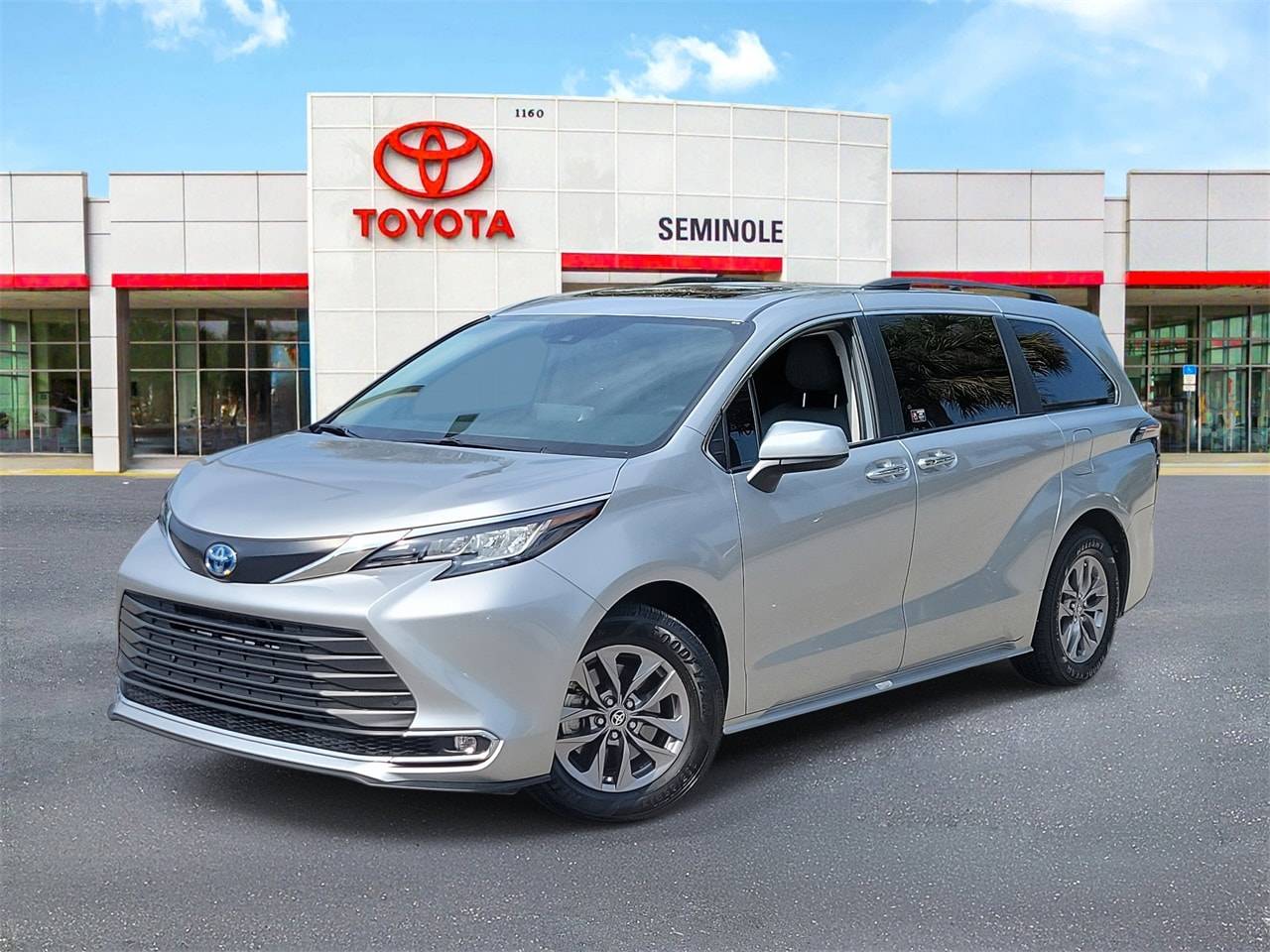 2023 Toyota Sienna XLE — Minivan — 106,907 mi — Sanford, FL