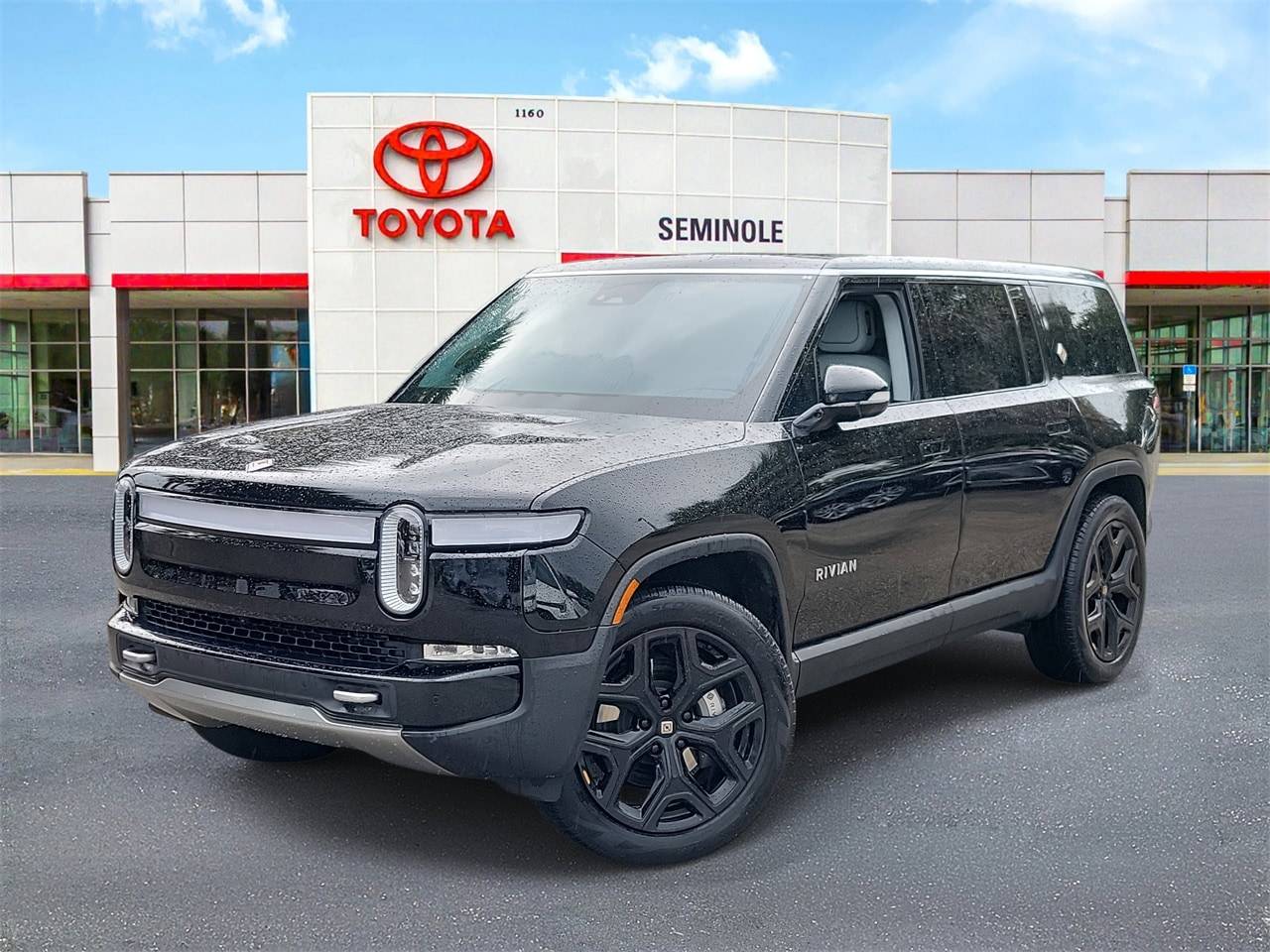 2024 Rivian R1S