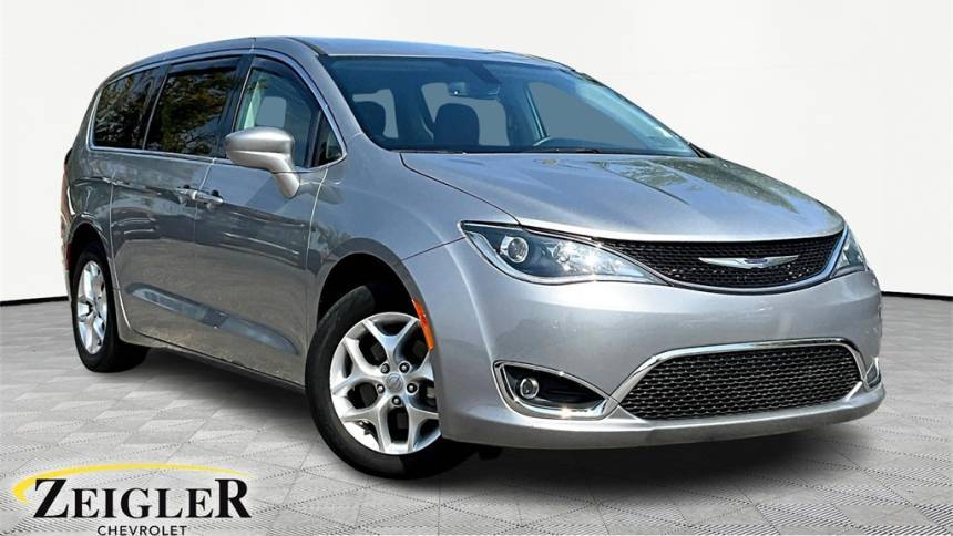 2020 Chrysler Pacifica Touring — Minivan — 59,314 mi — Schaumburg, IL