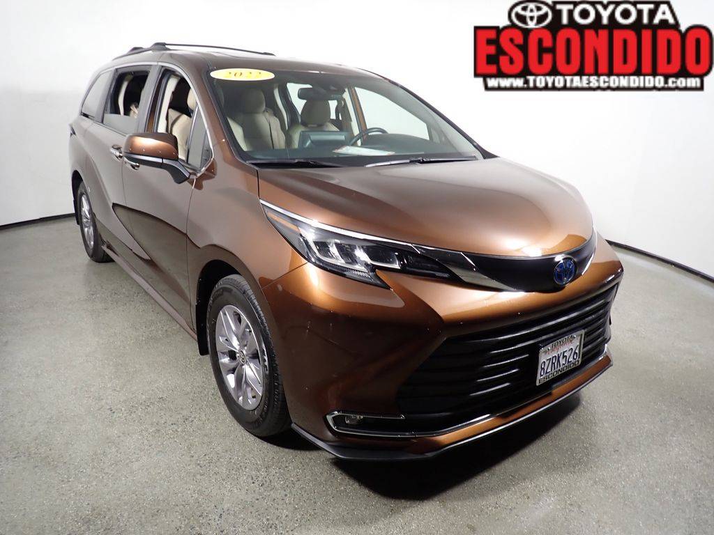 2022 Toyota Sienna XLE — Minivan — 71,155 mi — Escondido, CA