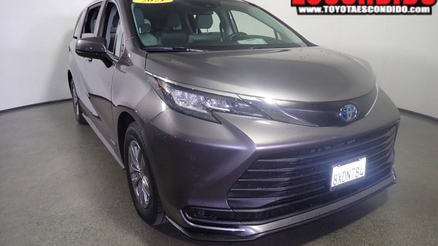 2021 Toyota Sienna LE — Minivan — 57,491 mi — Escondido, CA