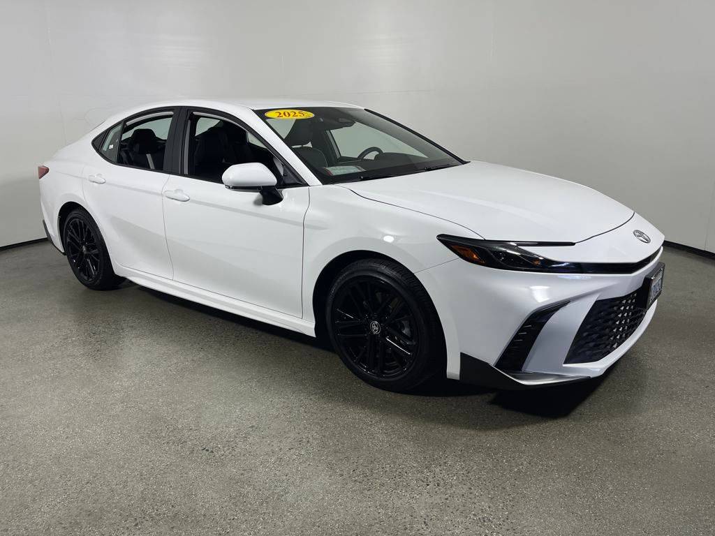 2025 Toyota Camry Hybrid SE — Sedan — 3,742 mi — Escondido, CA