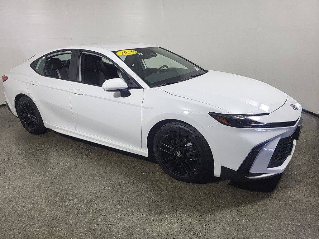2025 Toyota Camry SE — Sedan — 5,817 mi — Escondido, CA