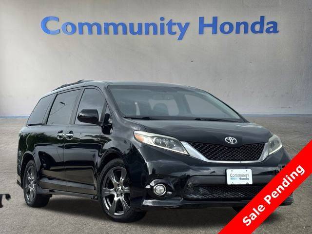 2017 Toyota Sienna SE — Minivan — 74,718 mi — Baytown, TX