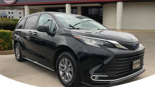 2023 Toyota Sienna XLE — Minivan — 62,635 mi — Cleveland, TN
