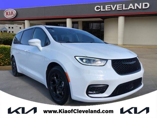 2022 Chrysler Pacifica Hybrid Touring L — Minivan — 17,761 mi — Cleveland, TN