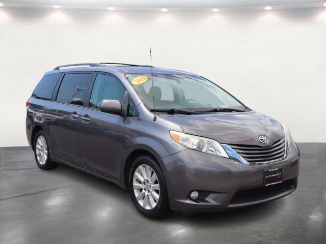2013 Toyota Sienna XLE — Minivan — 94,930 mi — East Meadow, NY