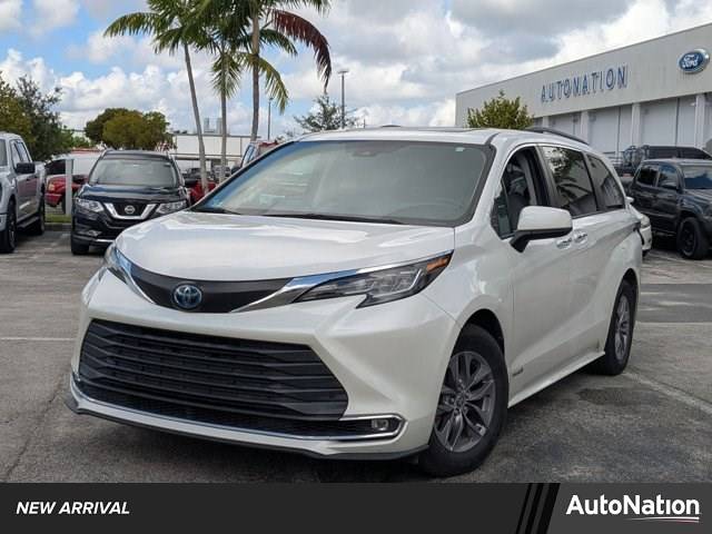 2021 Toyota Sienna XLE — Minivan — 52,948 mi — Miami, FL