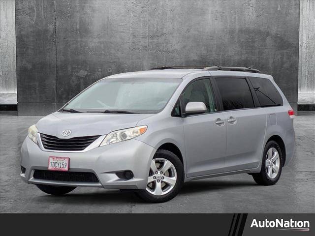 2014 Toyota Sienna LE — Minivan — 119,284 mi — Valencia, CA