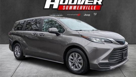 2022 Toyota Sienna LE — Minivan — 61,456 mi — Summerville, SC