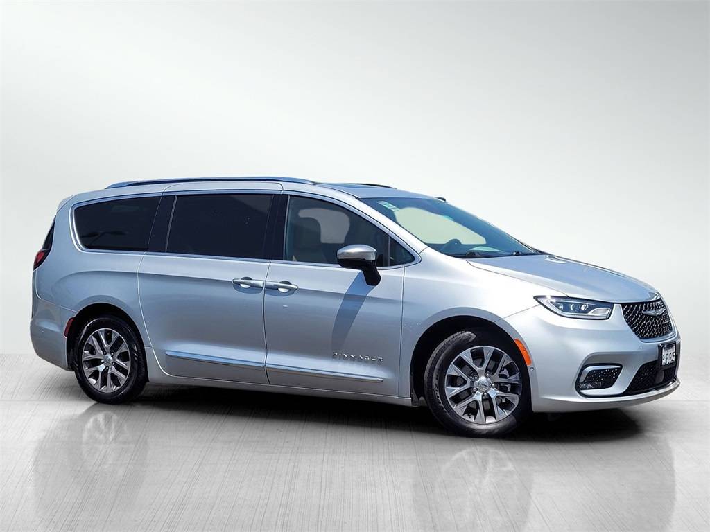 2023 Chrysler Pacifica Hybrid Pinnacle — Minivan — 20,401 mi — Roseville, CA