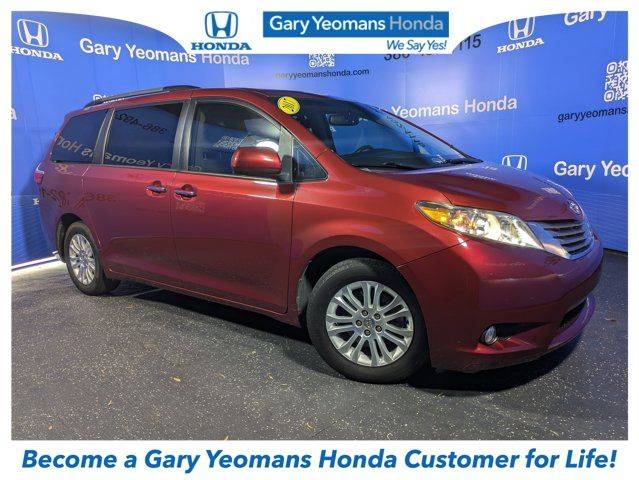 2017 Toyota Sienna XLE Premium — Minivan — 126,107 mi — Daytona Beach, FL
