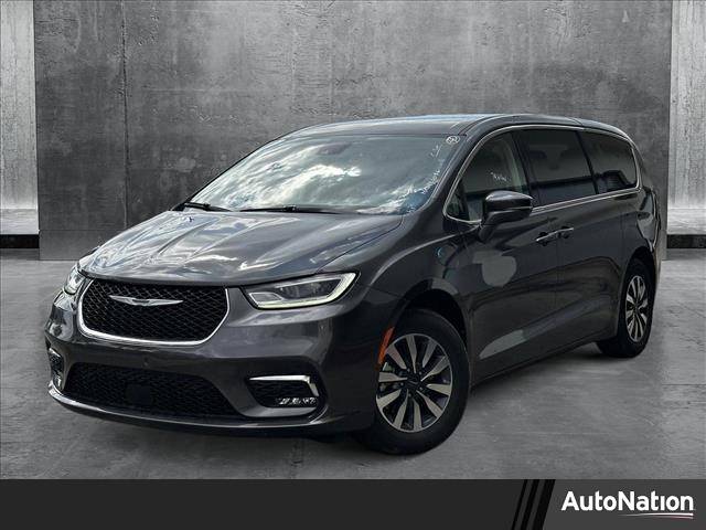 2022 Chrysler Pacifica Hybrid Touring L — Minivan — 79,678 mi — Hollywood, FL