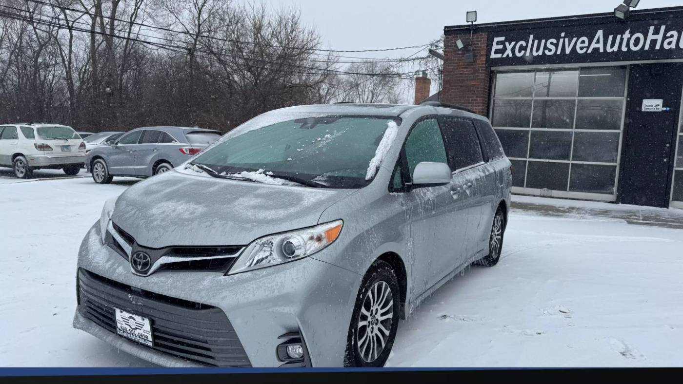 2020 Toyota Sienna XLE — Minivan — 65,538 mi — Roselle, IL