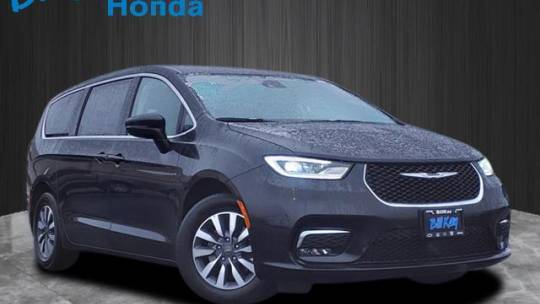 2023 Chrysler Pacifica Hybrid Touring L — Minivan — 38,796 mi — Bourbonnais, IL