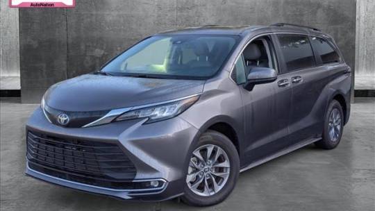 2023 Toyota Sienna XLE — Minivan — 4,762 mi — Miami Lakes, FL