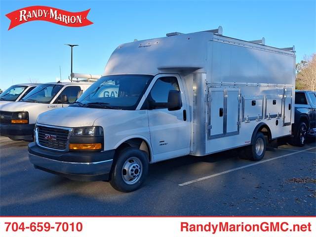 2023 GMC Savana Commercial Cutaway 4055 — Chassis Cab Truck — 673 mi — Huntersville, NC