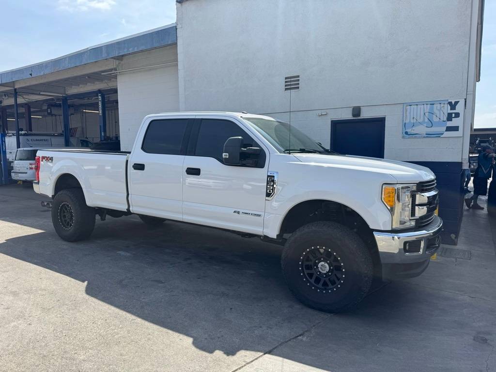 2017 Ford Super Duty F-350 XLT — Pickup Truck — 35,640 mi — Placentia, CA