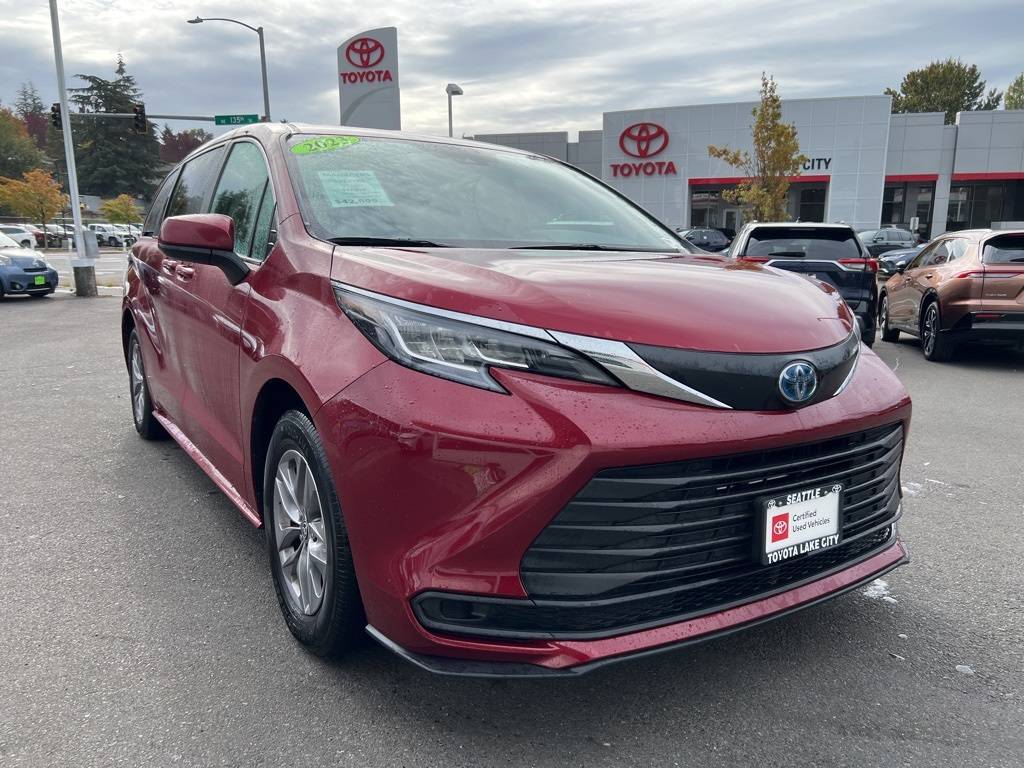 2023 Toyota Sienna LE — Minivan — 41,137 mi — Seattle, WA