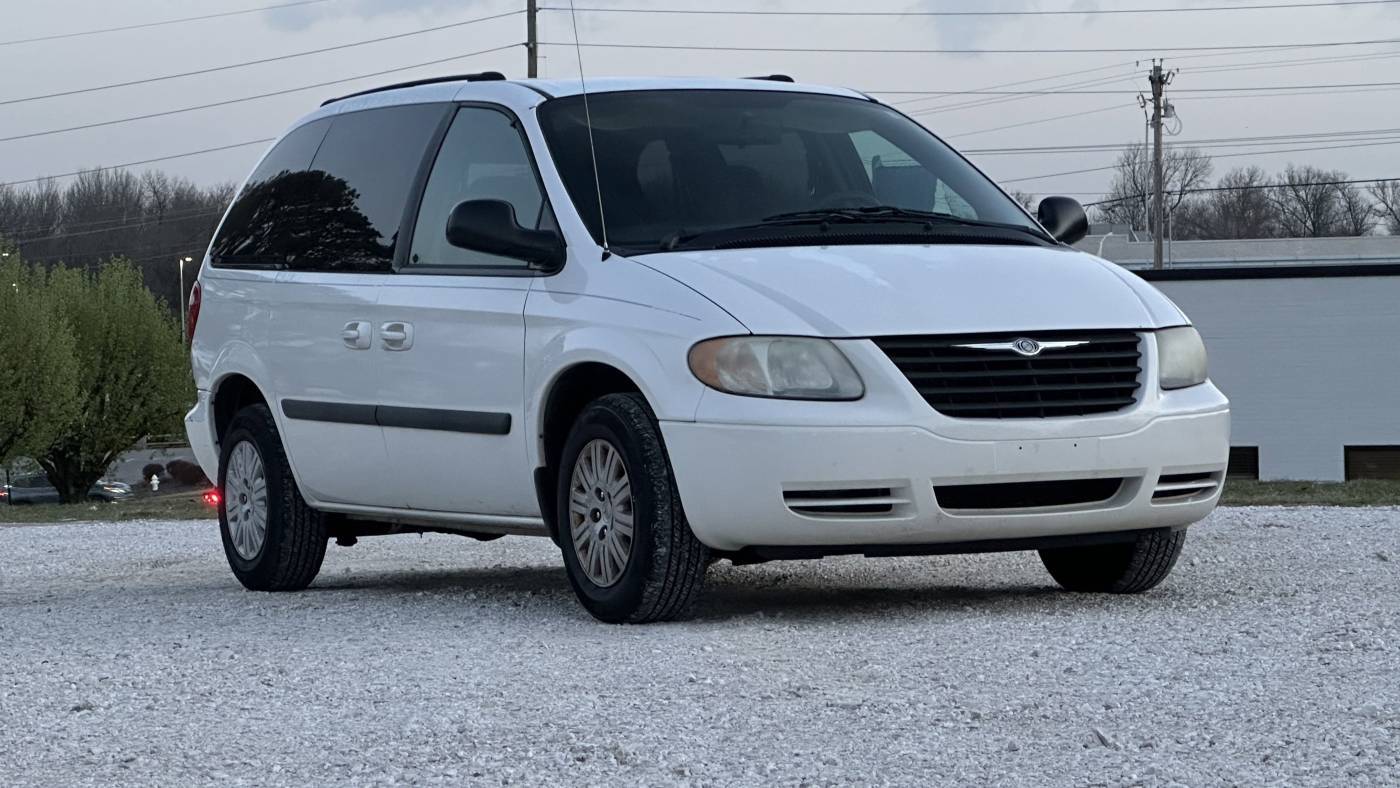 2005 Chrysler Town and Country Base