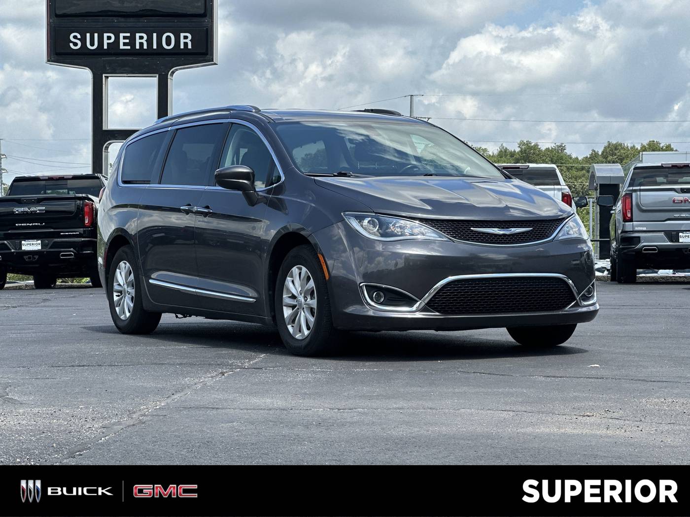2019 Chrysler Pacifica Touring L — Minivan — 94,778 mi — Fayetteville, AR