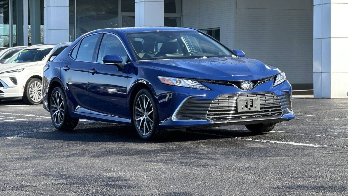 2024 Toyota Camry XLE — Sedan — 16,335 mi — Fayetteville, AR