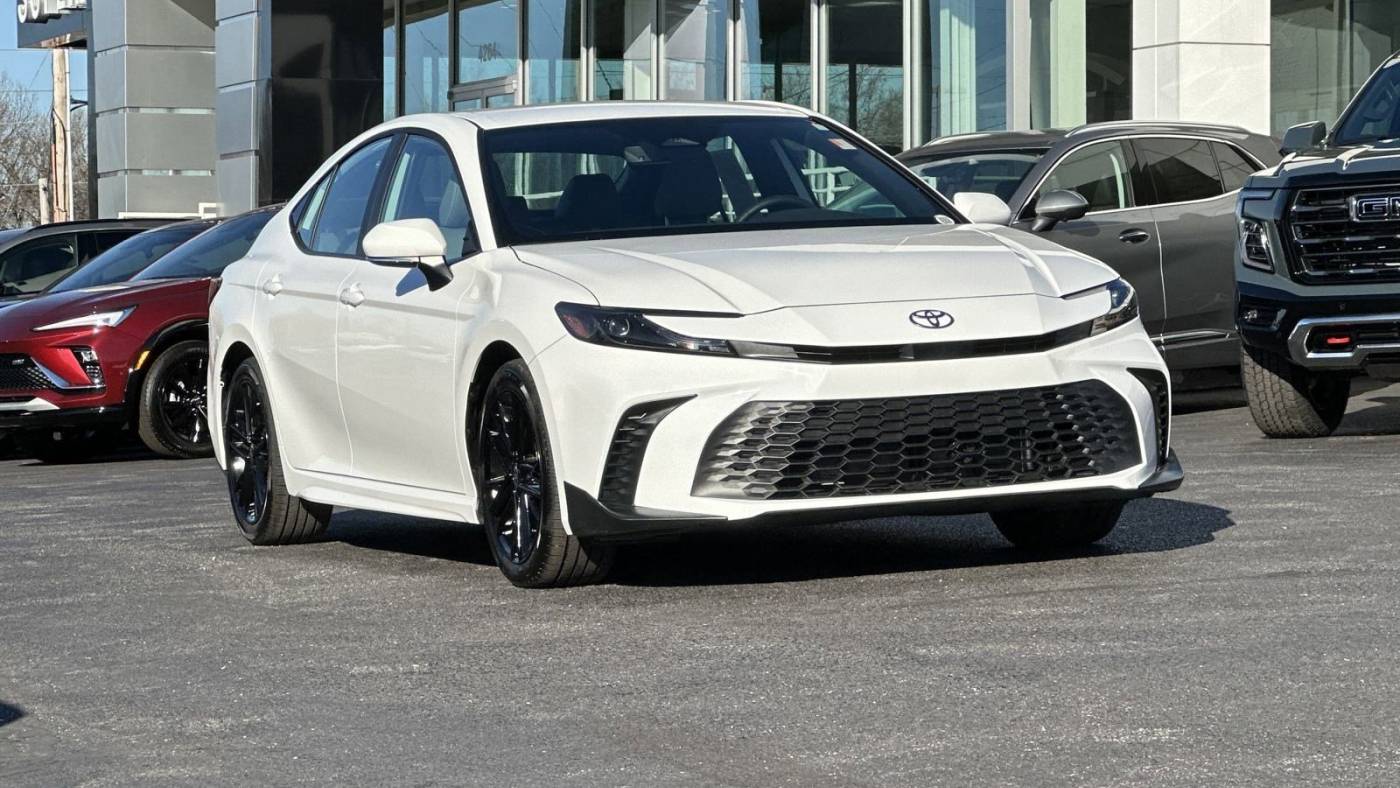 2025 Toyota Camry SE — Sedan — 1,215 mi — Fayetteville, AR