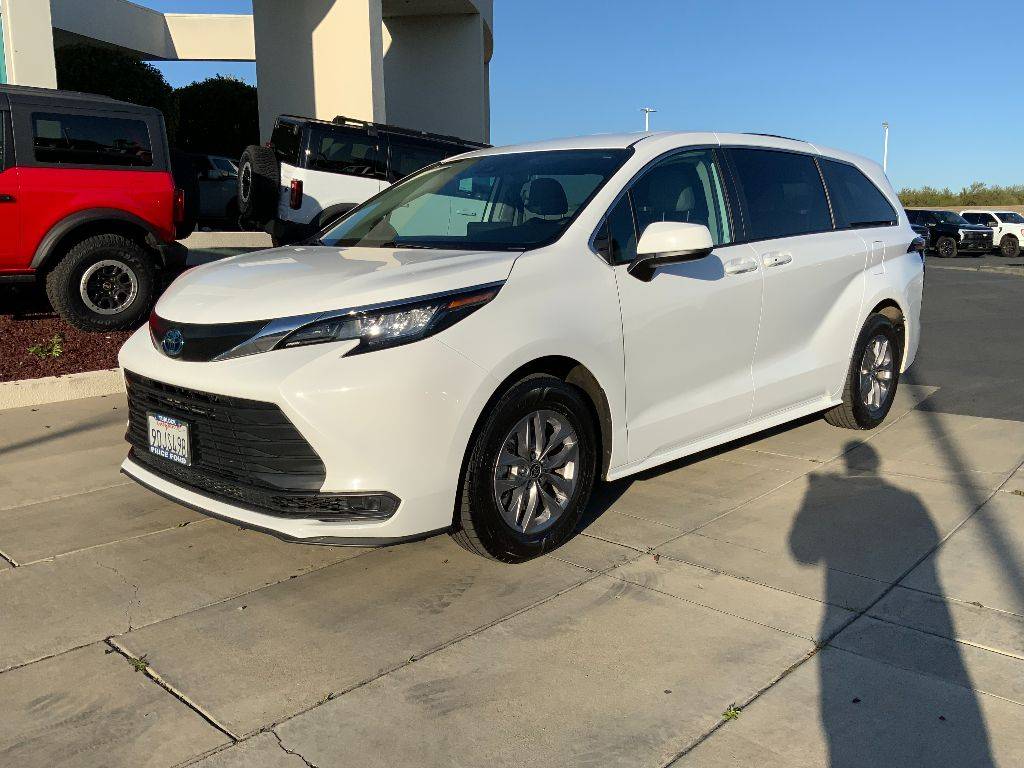 2023 Toyota Sienna LE — Minivan — 42,600 mi — Turlock, CA