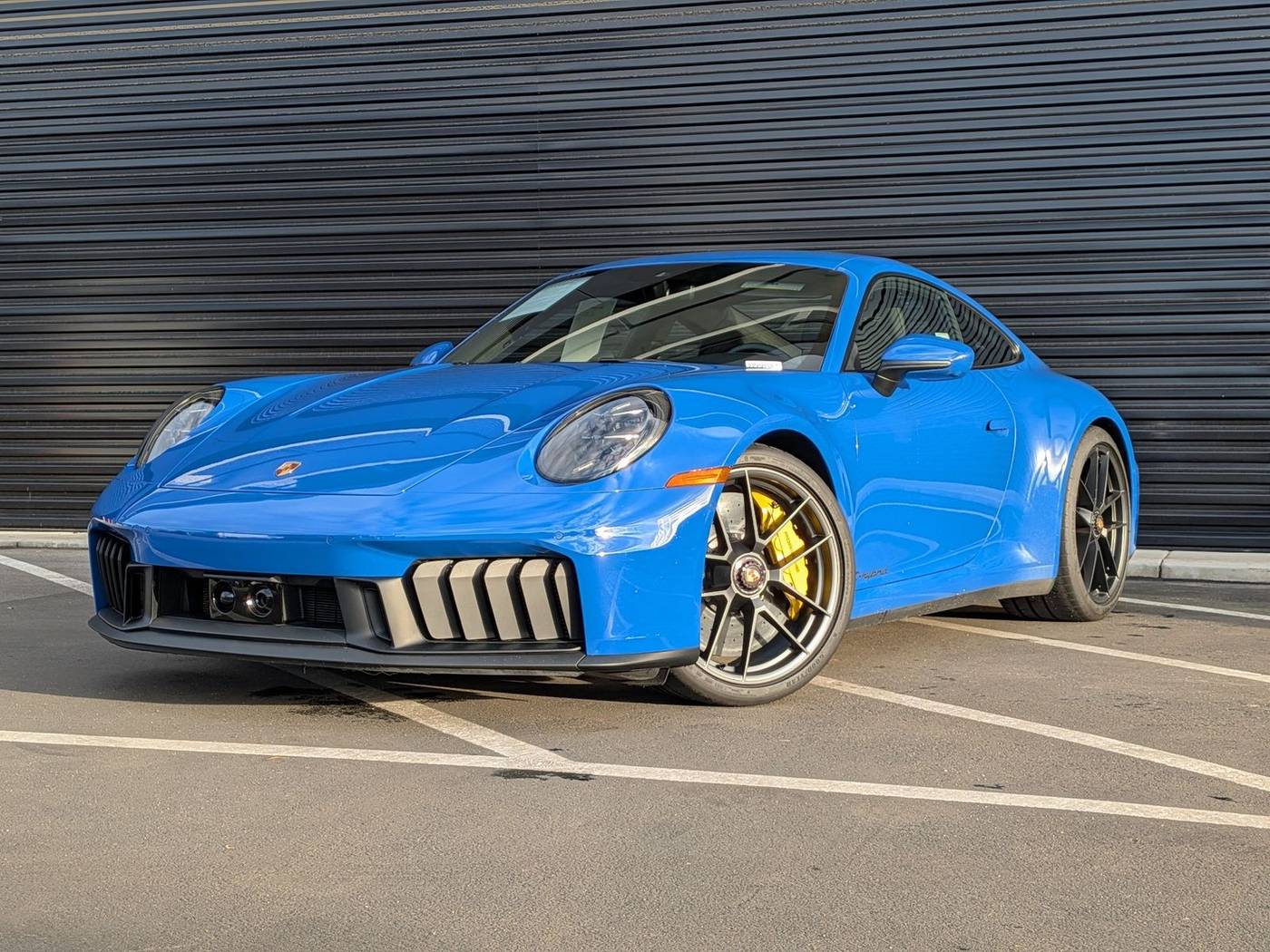 2025 Porsche 911 Carrera 4 GTS