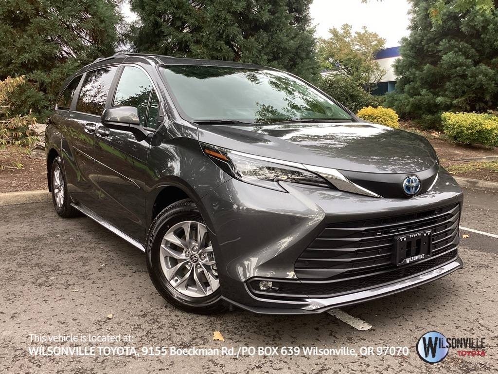 2025 Toyota Sienna XLE — Minivan — 406 mi — Wilsonville, OR