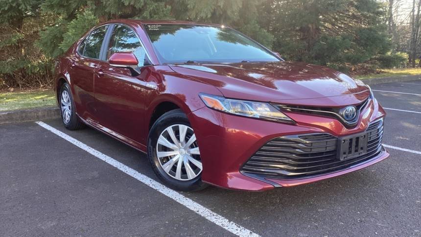 2019 Toyota Camry Hybrid LE — Sedan — 30,286 mi — Wilsonville, OR