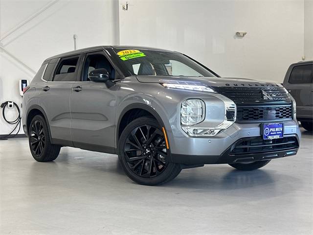 2023 Mitsubishi Outlander Black Edition