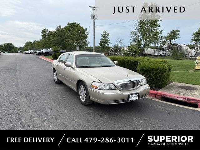 2011 Lincoln Town Car Signature Limited — Sedan — 76,674 mi — Bentonville, AR